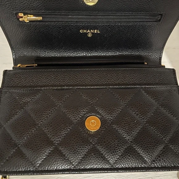 Chanel Classic Wallet On Chain (black caviar with gold hardware) // 2023 - Picture 8 of 10